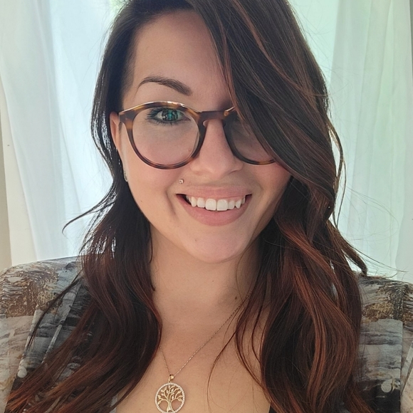 Meet your Posher, Vicky - Picture 3 of 3